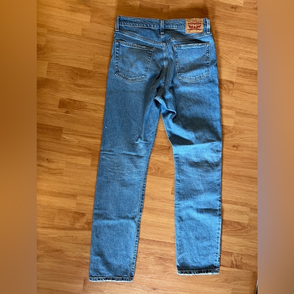 Levi 501 women’s jeans, W 29 L 30, medium wash. Worn once as they were gifted. - Picture 3 of 5